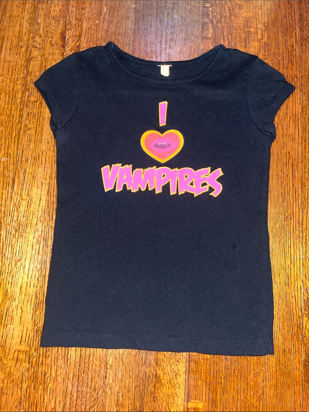 I Love Vampires | Vintage Graphic Baby-Tee